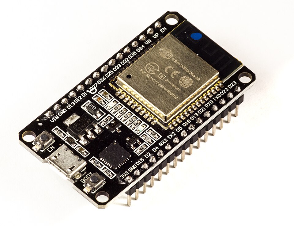 บอร์ดพัฒนา ESP32 DevKit ที่ใช้โมดูล ESP-WROOM-32